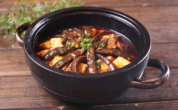 【新春家宴】麻婆海參雞的美食做法